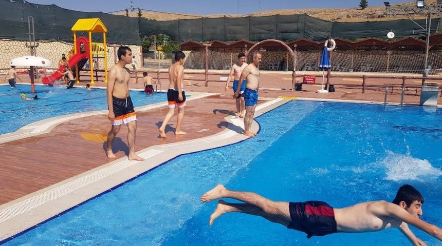 Sevgi evlerinde kalan çocuklar doyasıya eğlendi