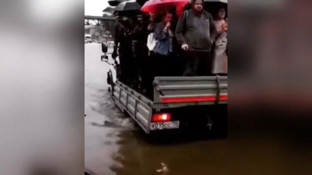 Rusya’da sel sebebiyle havalimanı girişleri kapatıldı