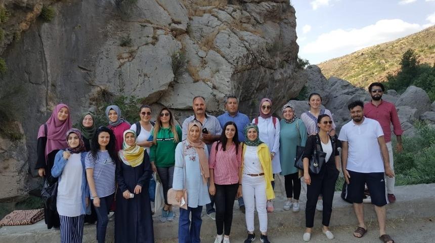 Aday &ouml;ğretmenler tarihi yerlerini gezdi