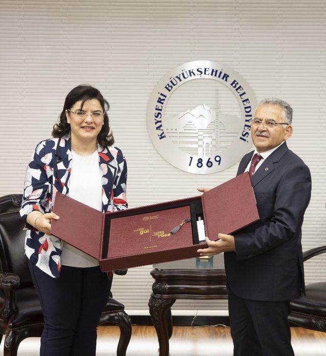 Sağlık Bakan Yardımcısı Emine Alp Meşe, Başkan Büyükkılıç’a hayırlı olsun ziyaretinde bulundu