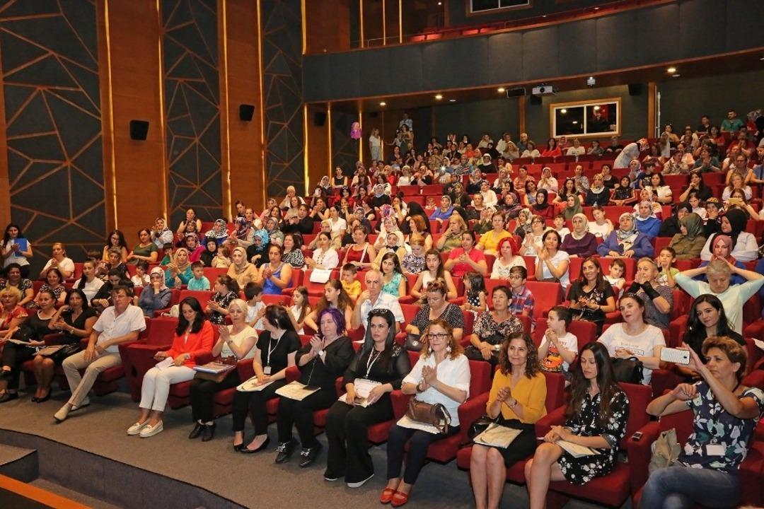 Ataşehir&rsquo;de 750 kursiyer sertifikalarını aldı