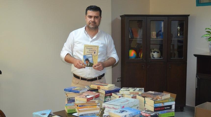 Turgutlu&rsquo;da &ccedil;i&ccedil;ek yerine bağışlanan kitaplar bini aştı