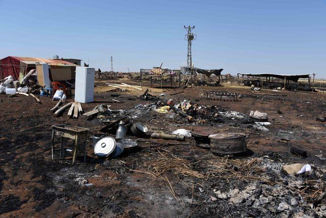 Siverek'teki anız yangınında ailenin çadırı yandı
