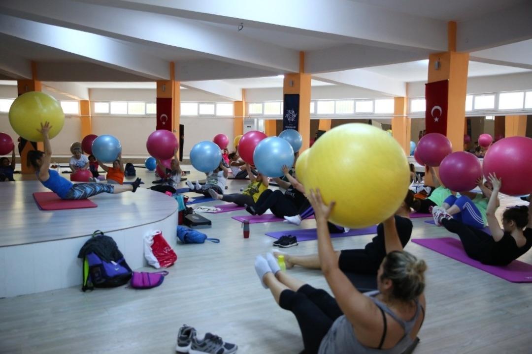 Binlerce Aydınlı b&uuml;y&uuml;kşehrin yaz kurslarına katılıyor