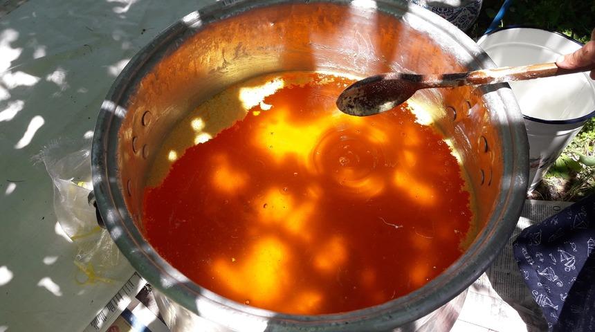 Karslı kadınların kış hazırlığı başladı 