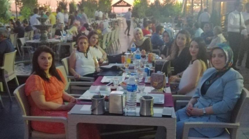 Mektebim Okulları y&ouml;netimi eğitim &ouml;ğretim yılının stresini attı