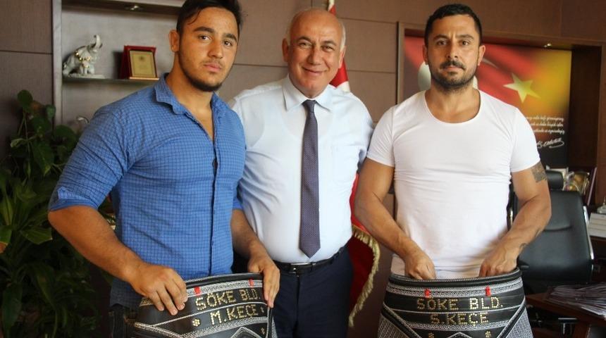 Sökeli pehlivanlara Başkan Tuncel’den destek