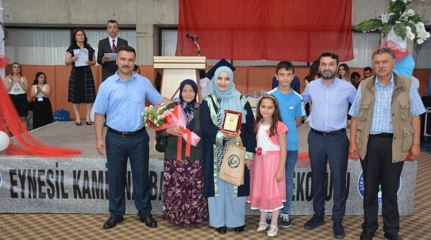 &Uuml;niversite hayaline baş&ouml;rt&uuml; engel oldu, annelik engel olmadı