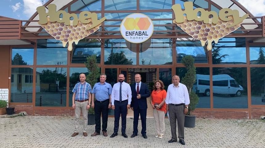 Vergi rekortmeni se&ccedil;ilen İşadamı Mustafa En&ccedil;etin&rsquo;e teşekk&uuml;r plaketi verildi