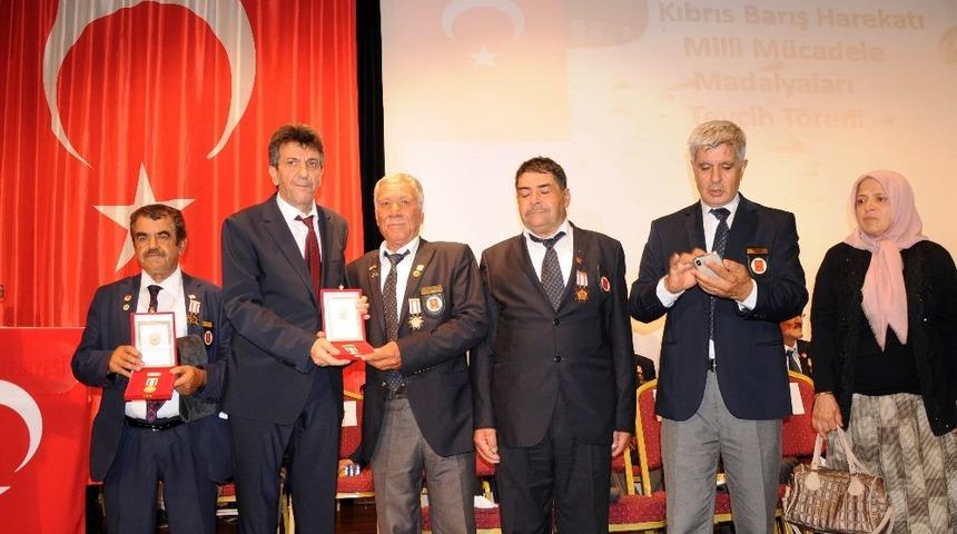 Erdemli&rsquo;de Kıbrıs gazilerine madalya