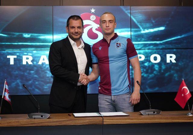 Trabzonspor’da Doğan Erdoğan için imza töreni düzenlendi