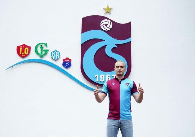 Trabzonspor’da Doğan Erdoğan için imza töreni düzenlendi