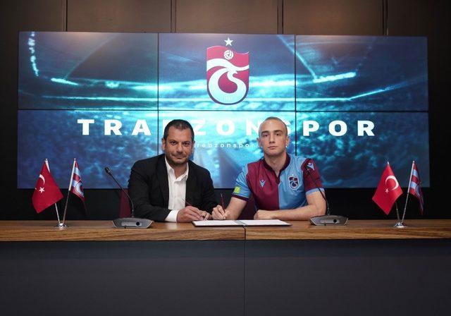 Trabzonspor’da Doğan Erdoğan için imza töreni düzenlendi