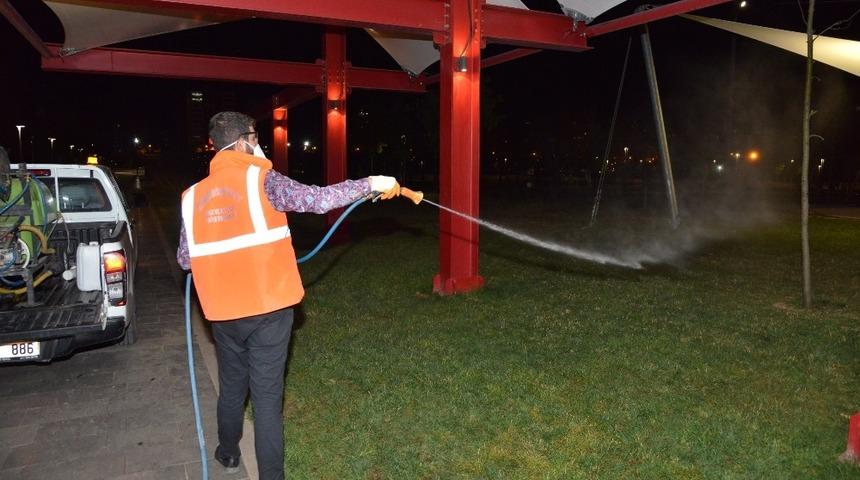 Park ve yeşil alanlar gece ila&ccedil;lanıyor