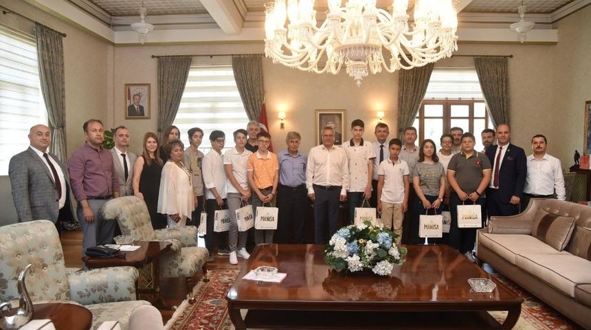 Vali Deniz LGS birincilerini ağırladı