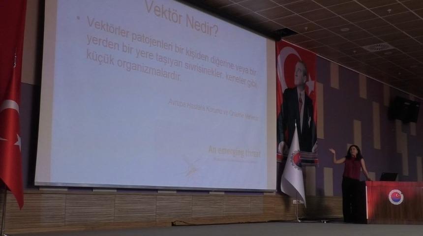 Sivrisinekle m&uuml;cadele konusunda eğitim verildi