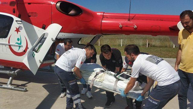 Camide kalp krizi geçiren yaşlı adamın yardımına ambulans helikopter yetişti