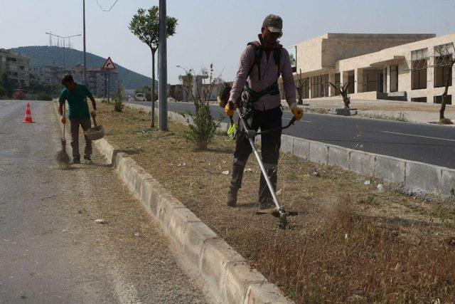 Kuşadası’nda hizmet seferberliği sürüyor