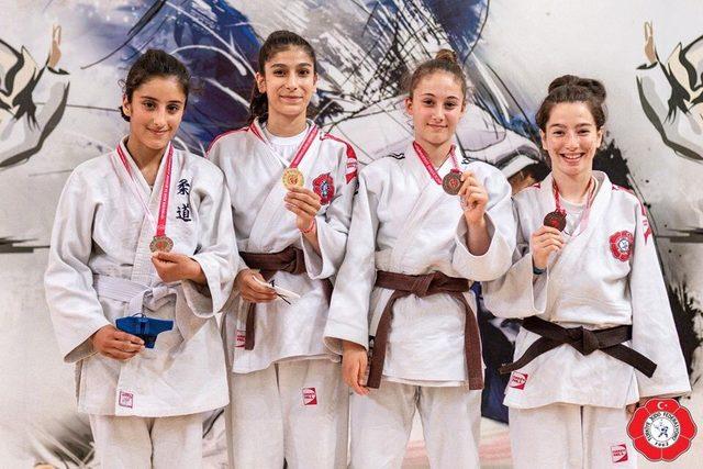 Bilecik Belediyesi Spor Kulübü judo takımından büyük başarı