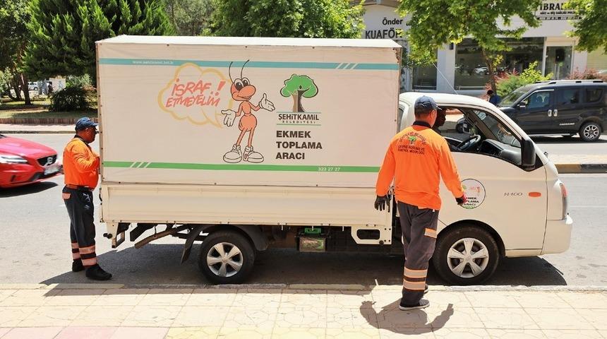 İsraf engelleniyor, hayvanlarının karnı doyuyor