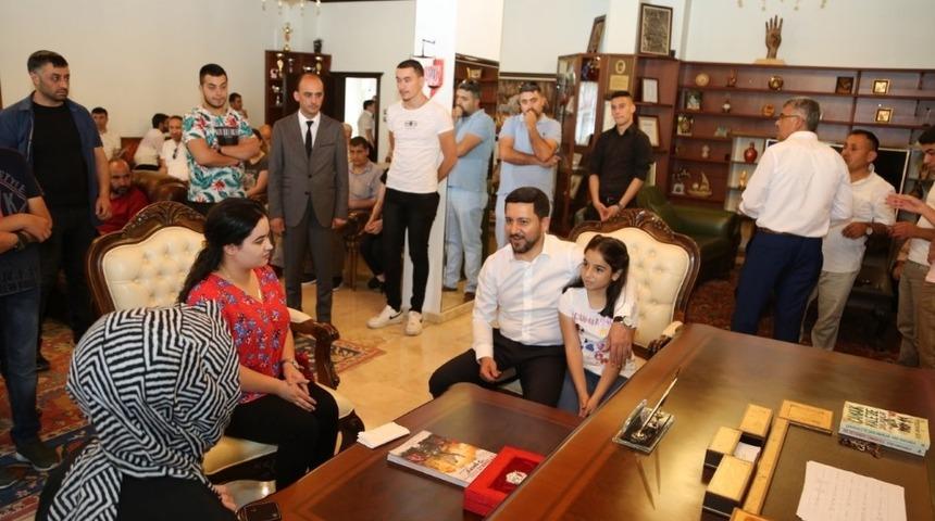 Başkan Rasim Arı, vatandaşlarla buluştu