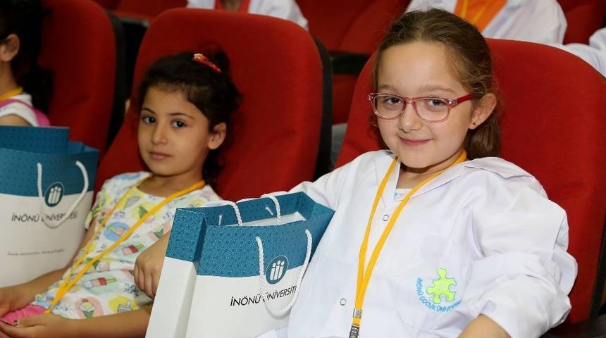 &Uuml;st&uuml;n yetenekli &ccedil;ocuklar &uuml;niversite ile tanışıyor