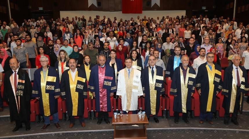 ER&Uuml; Fen Fak&uuml;ltesi Yeni Mezunlarını Verdi