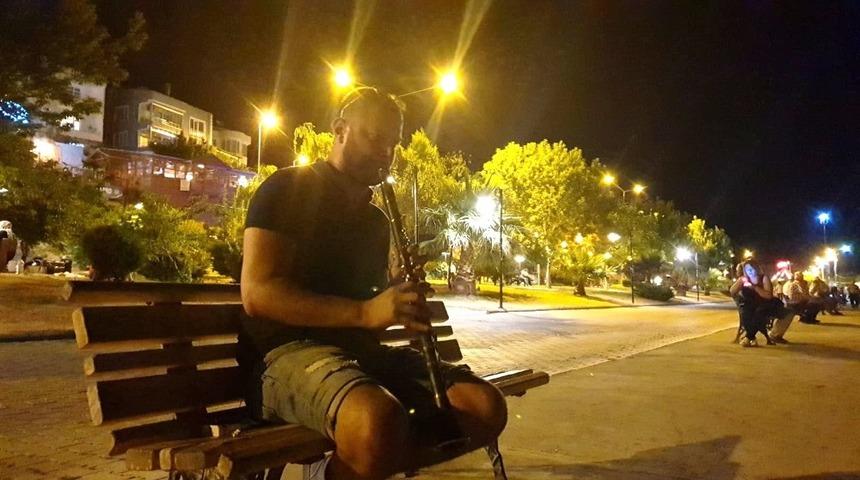 Sokak m&uuml;zisyenleri ilgi odağı oldu