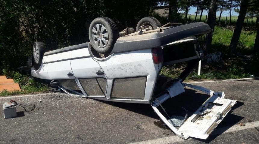 Otomobil takla attı: 2 yaralı