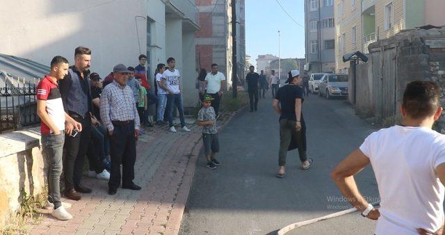 Ot yangını mahalleyi duman içinde bıraktı