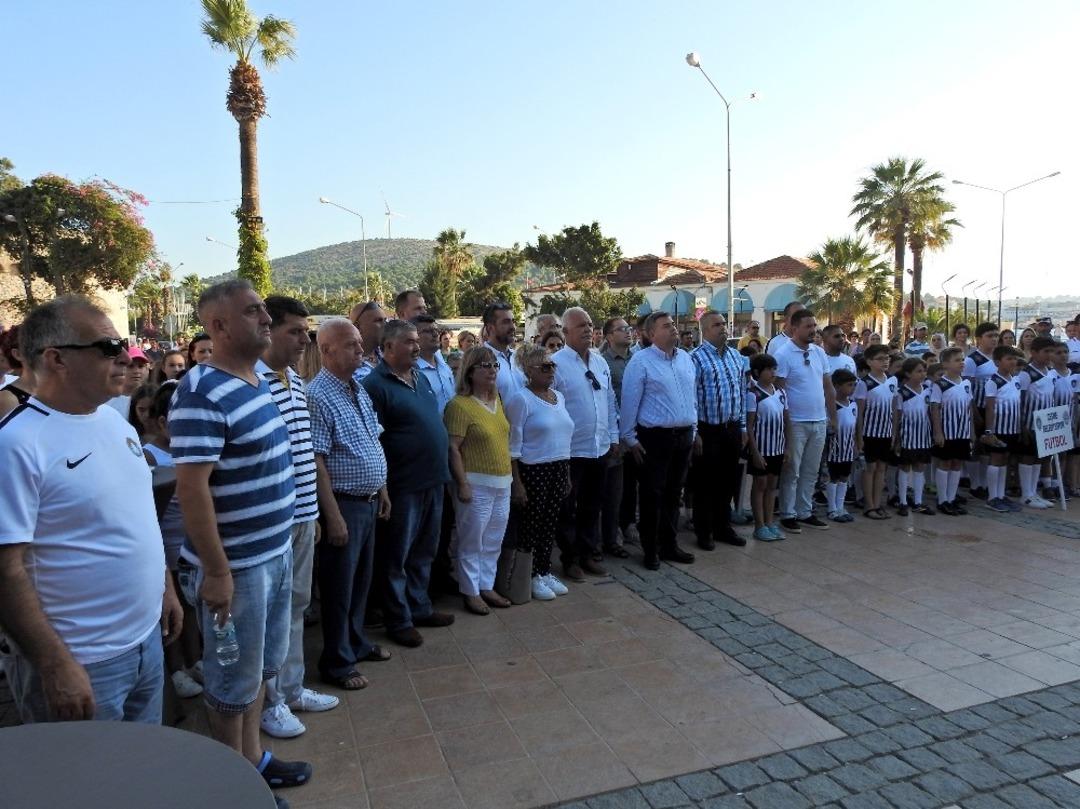 &Ccedil;eşme Belediyespor Yaz Spor Okulları&rsquo;nın a&ccedil;ılış t&ouml;reni yapıldı