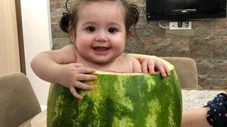 Bebeğini serinletmek için böyle bir yöntem buldu