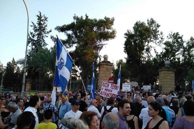 Güney Kıbrıs'ta yapılan Kapalı Maraş eyleminde Türklere linç girişimi