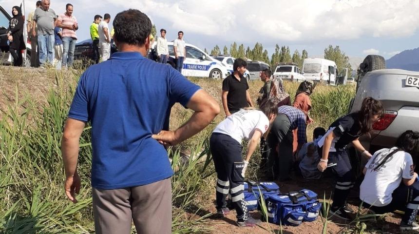 Erzincan&rsquo;da trafik kazası: 4 yaralı