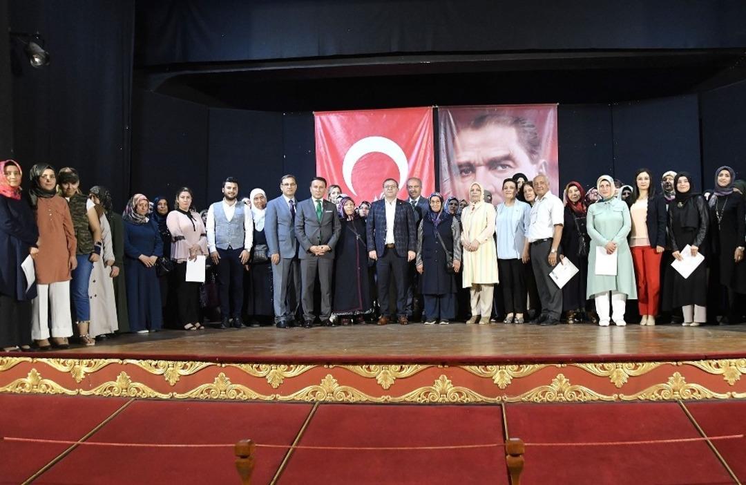 Okudular, yazdılar, sertifikalarını aldılar