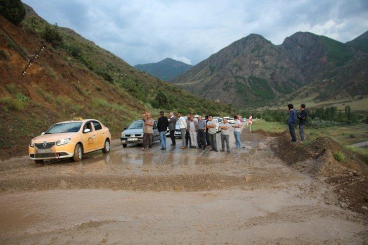Oltu Narman kara yolu kapandı G2