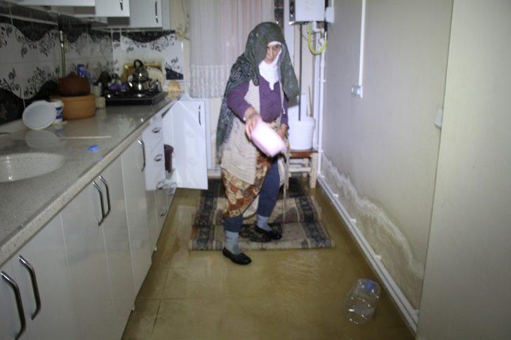 Oltu Narman kara yolu kapandı G4