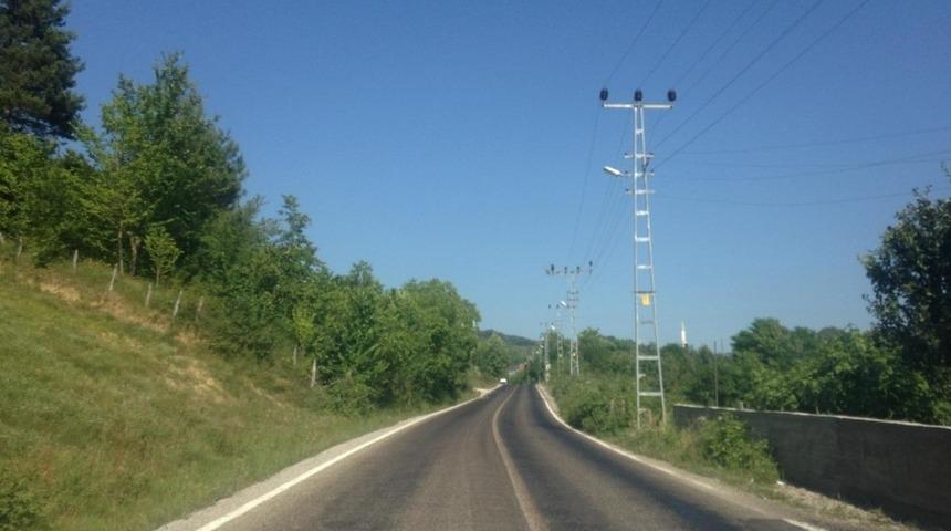 Sıcaktan eriyen asfalt tehlike oluşturuyor