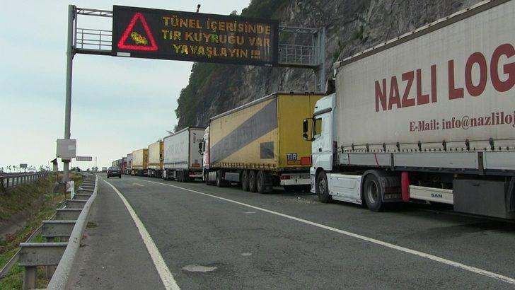 Sarp Sınır Kapısı’nda TIR kuyruğu devam ediyor G2