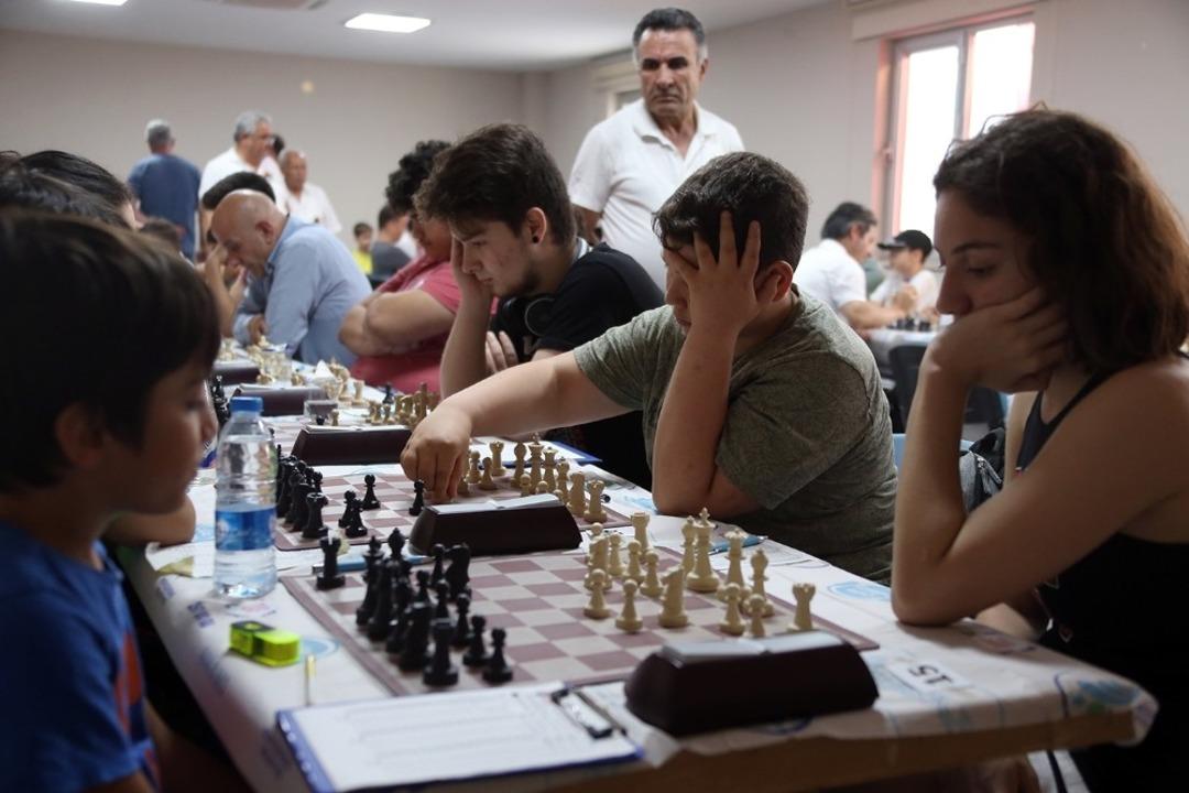 Merkezefendi Belediyesinden ilk satran&ccedil; turnuvası