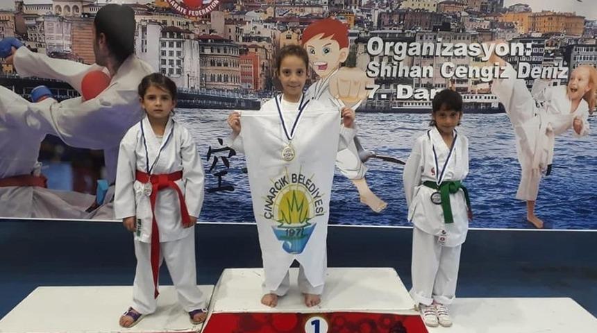 Minik karateciler 32 madalya ile d&ouml;nd&uuml;