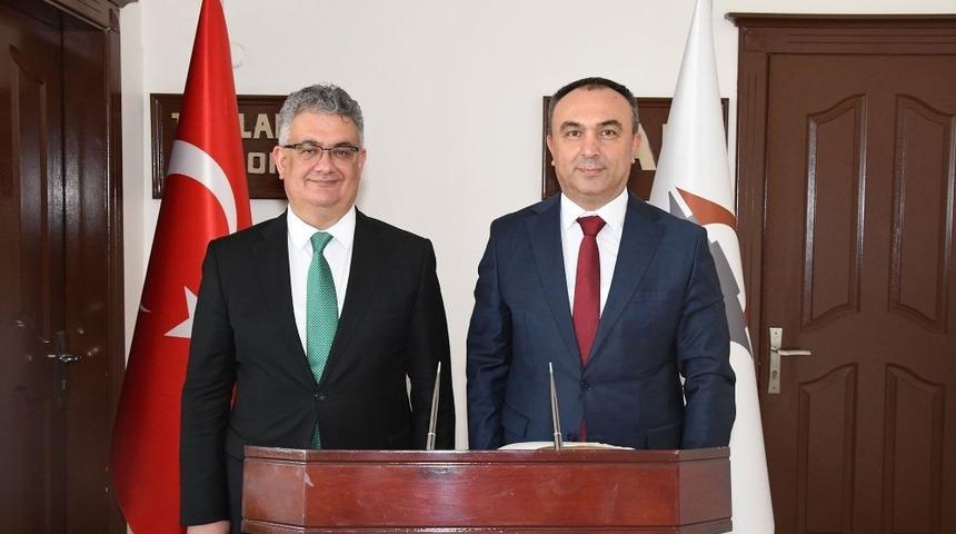 Val Soyt&uuml;rk&rsquo;den mevkidaşı  Adıyaman Valisi Pekmez&rsquo;e ziyaret