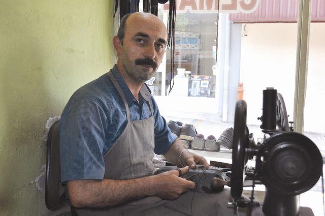 Ayakkabı tamircileri çırak bulamamaktan şikayetçi