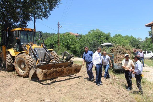 Dumlupınar Ağaçköy Şehitliği’nde bakım ve onarım çalışmaları