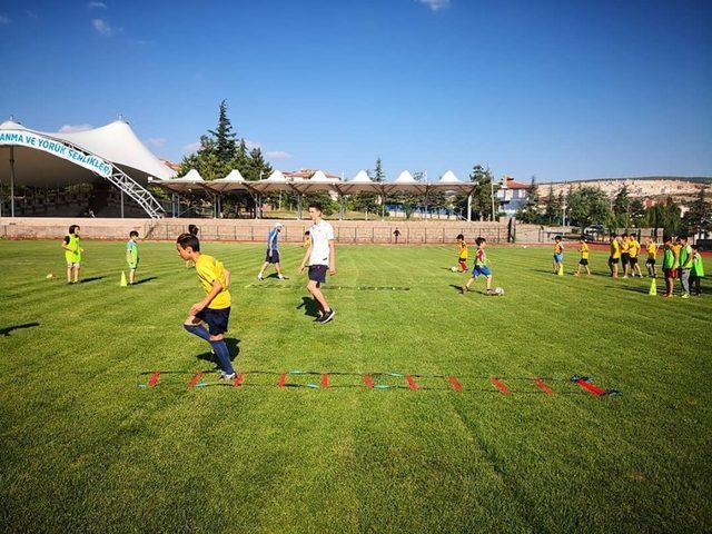 Yaz futbol okulu faaliyetlere başladı