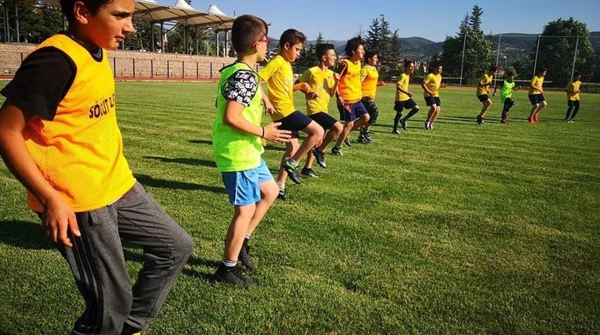 Yaz futbol okulu faaliyetlere başladı