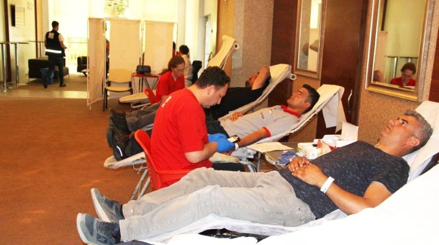 AOSB&rsquo;den Kızılay&rsquo;a kan ve k&ouml;k h&uuml;cre bağışı