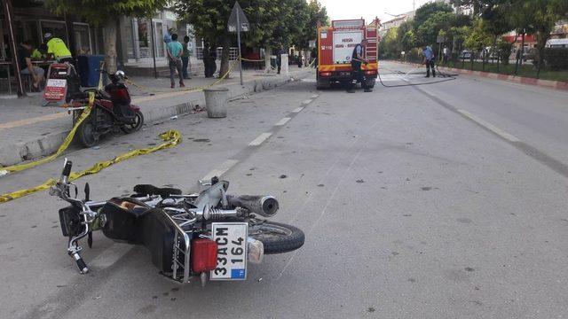 Mersin’de motosiklet orta refüje çarptı: 1 ölü