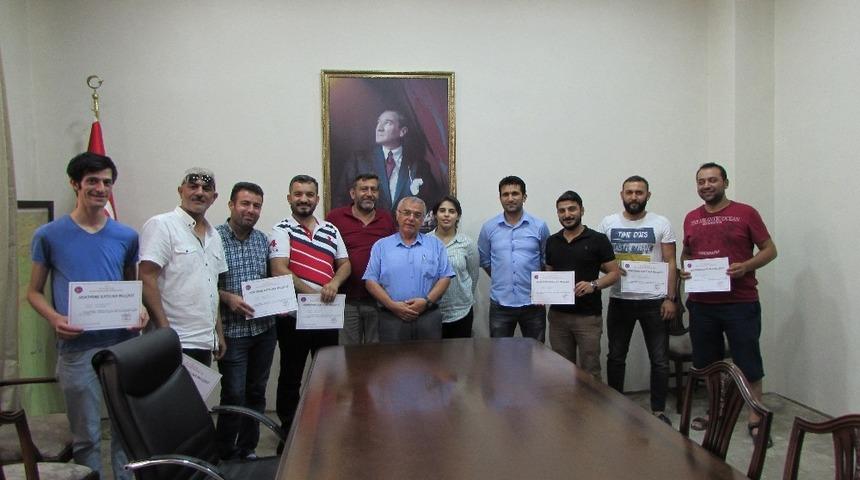 Eğitimlerini tamamlayanlara sertifikaları  verildi