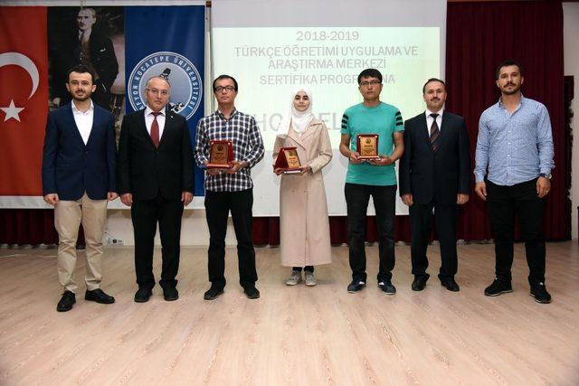 Afyonkarahisar’da TÖMER’de eğitim alan öğrencilere sertifikaları teslim edildi